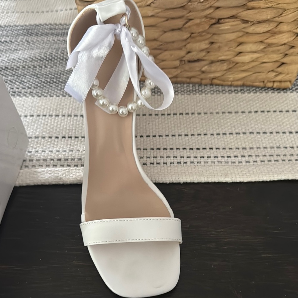 Elegant White Pearl-Embellished Women's Heel